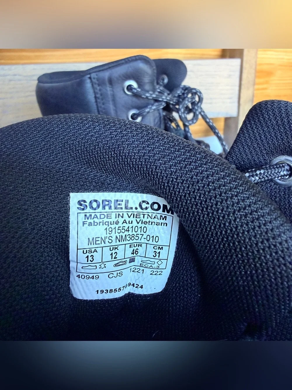 Sorel Men's Mac Hill Mid Waterproof Sneaker Boots size 13 black and white